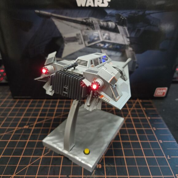 Bandai Star Wars Snowspeeder Star 1/48 Scale Built and Painted With LEDs - Picture 5 of 7